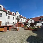 Bed & Breakfast Dworek Galosa