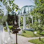 Bed & Breakfast Dworek Galosa