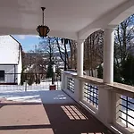 Dworek Galosa B&B *