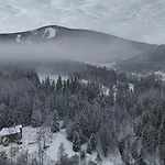 Dworek Galosa Bed & Breakfast *