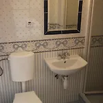 Dworek Galosa B&B *