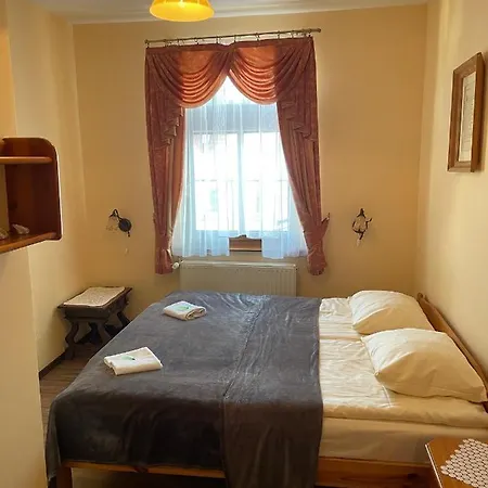 Dworek Galosa Bed and Breakfast *