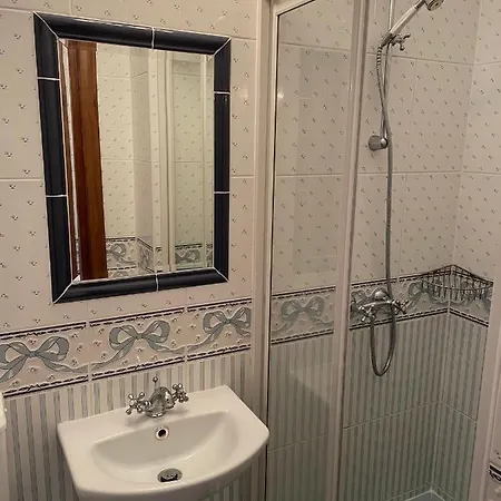 Dworek Galosa Bed and breakfast *