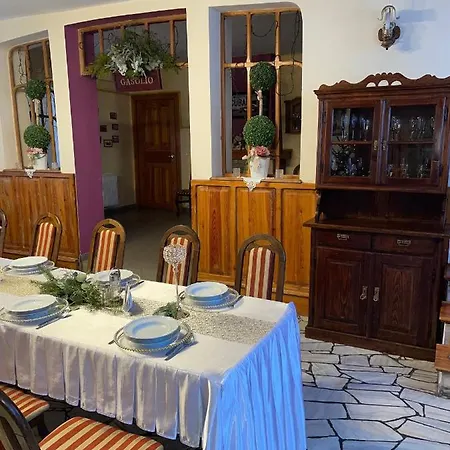 Dworek Galosa Bed and breakfast