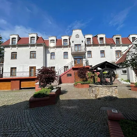 Bed & Breakfast Dworek Galosa *
