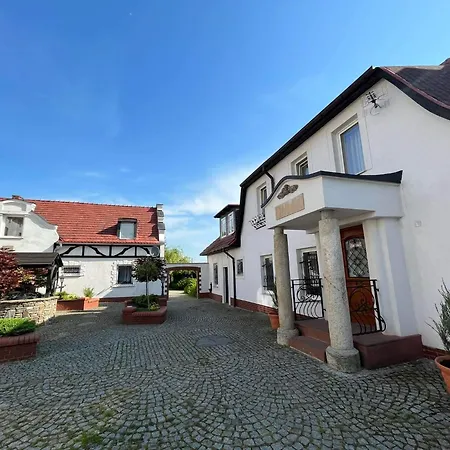 Dworek Galosa Bed & Breakfast