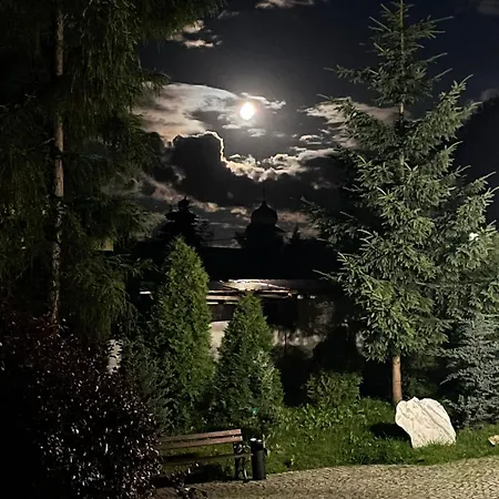 Bed & Breakfast Dworek Galosa *
