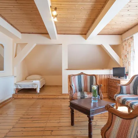 Dworek Galosa Bed and breakfast *