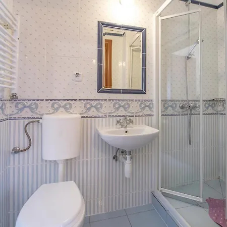 Dworek Galosa Bed and breakfast *