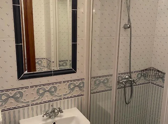 Dworek Galosa 住宿加早餐酒店 *