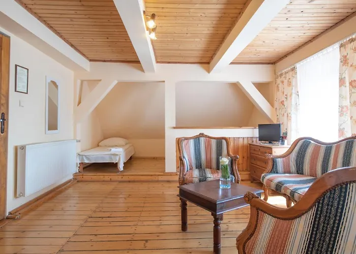 Dworek Galosa 住宿加早餐酒店 *