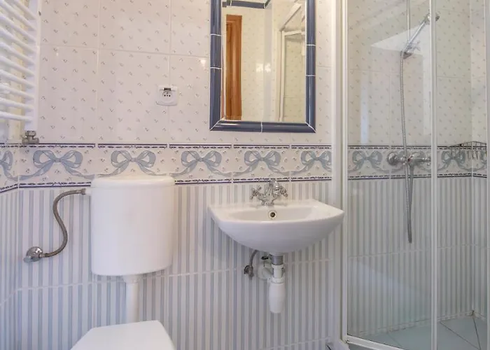 Dworek Galosa 住宿加早餐酒店 *